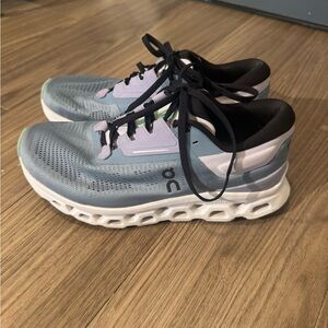 On Running Cloudstratus 3 Sneakers